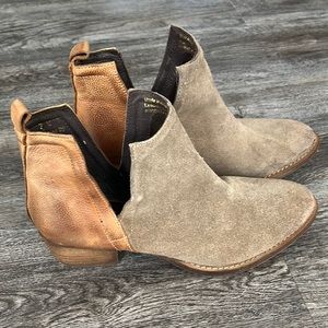 Diba True Short Side Classic V Cut Bootie Taupe and Chestnut Size 7